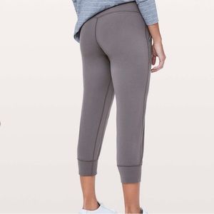 Lululemon Align joggers cropped in color moonphase